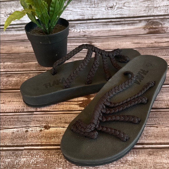 Plaka Shoes - Plaka Black  Braided Flip Flop  Sandals Size 7